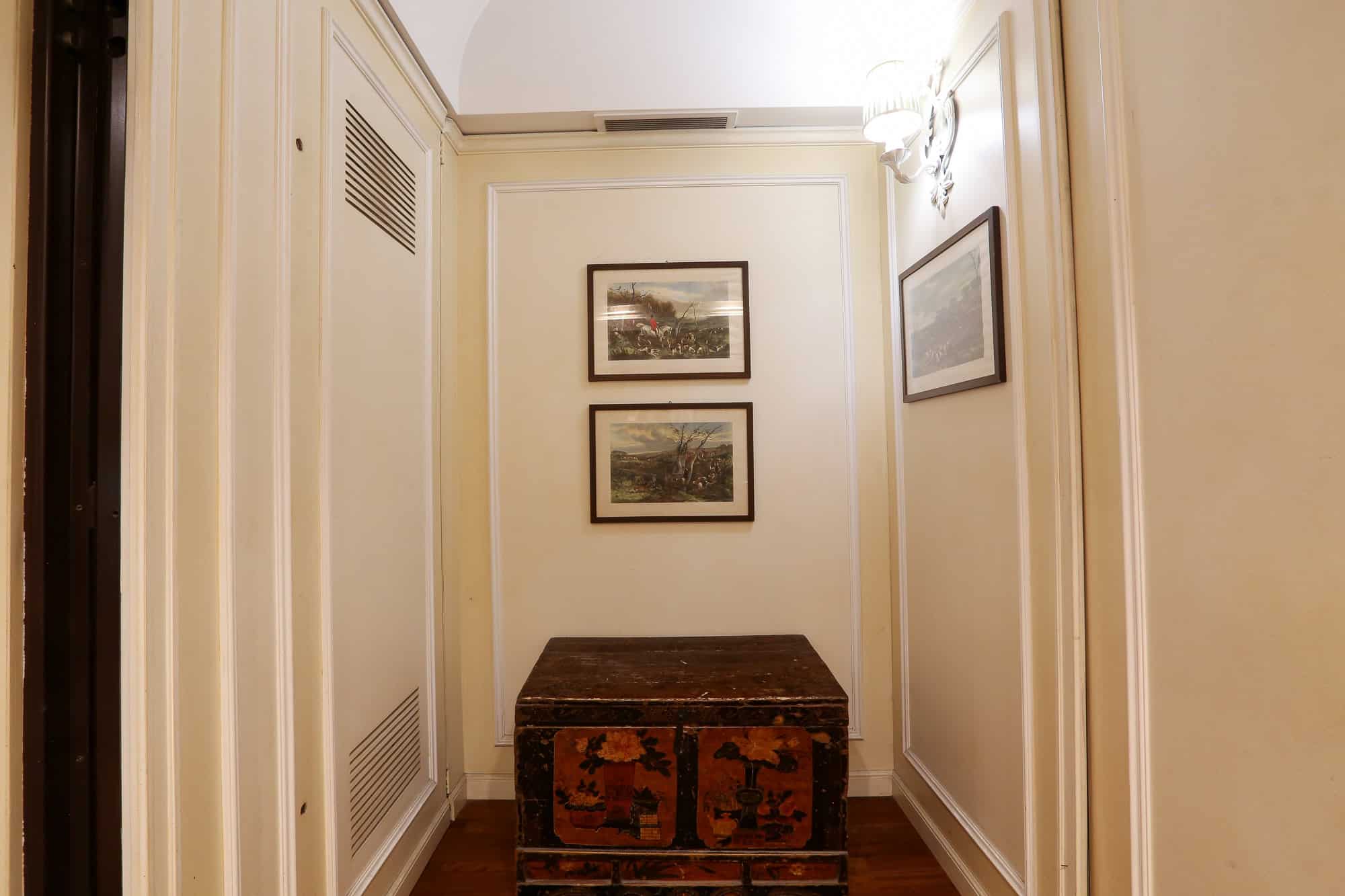 LUMINOSO PLURILOCALE IMMERSO NEL VERDE ZONA MONZA PARCO