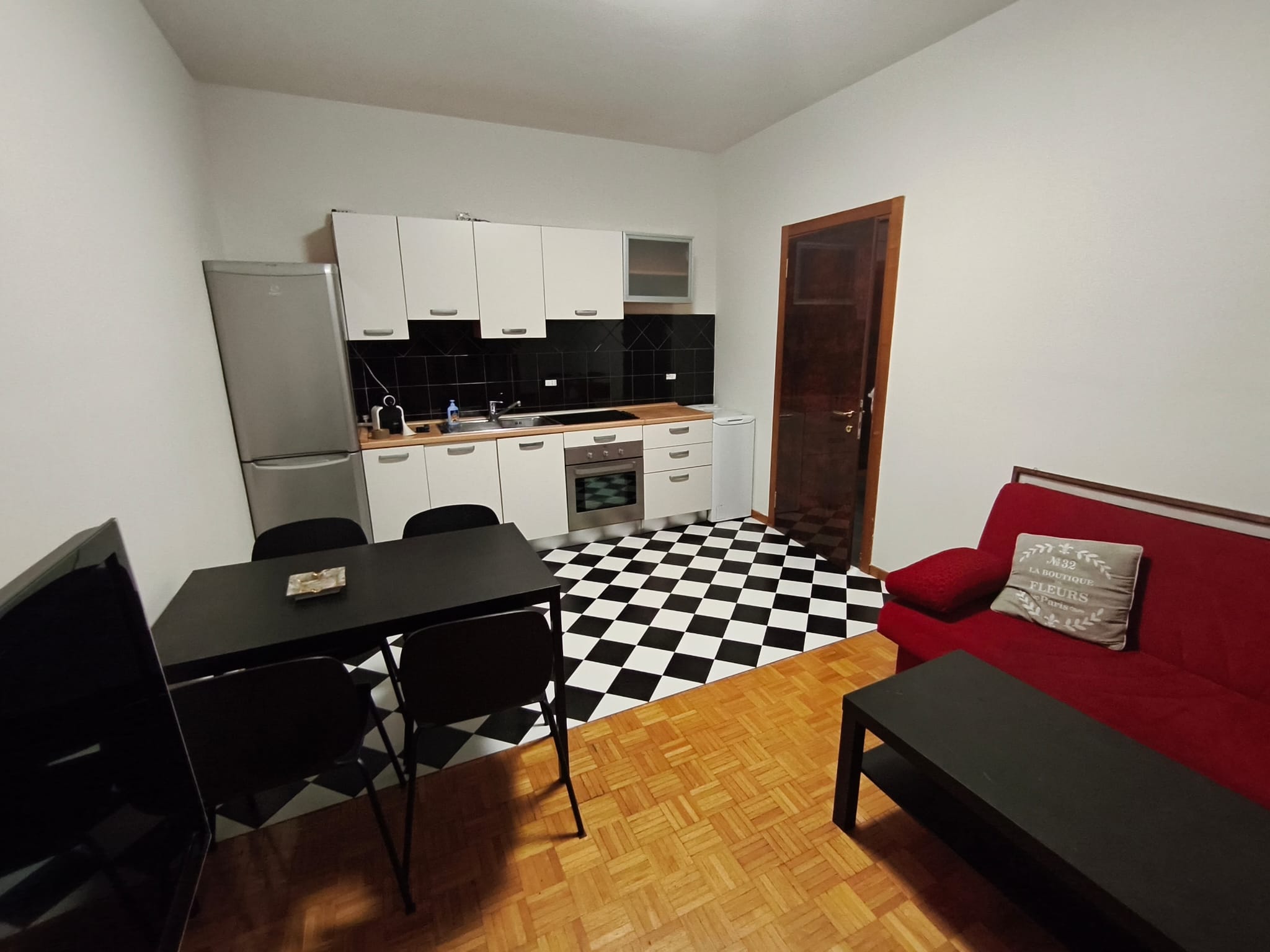 BILOCALE RISTRUTTURATO E ARREDATO ZONA P. TA VENEZIA