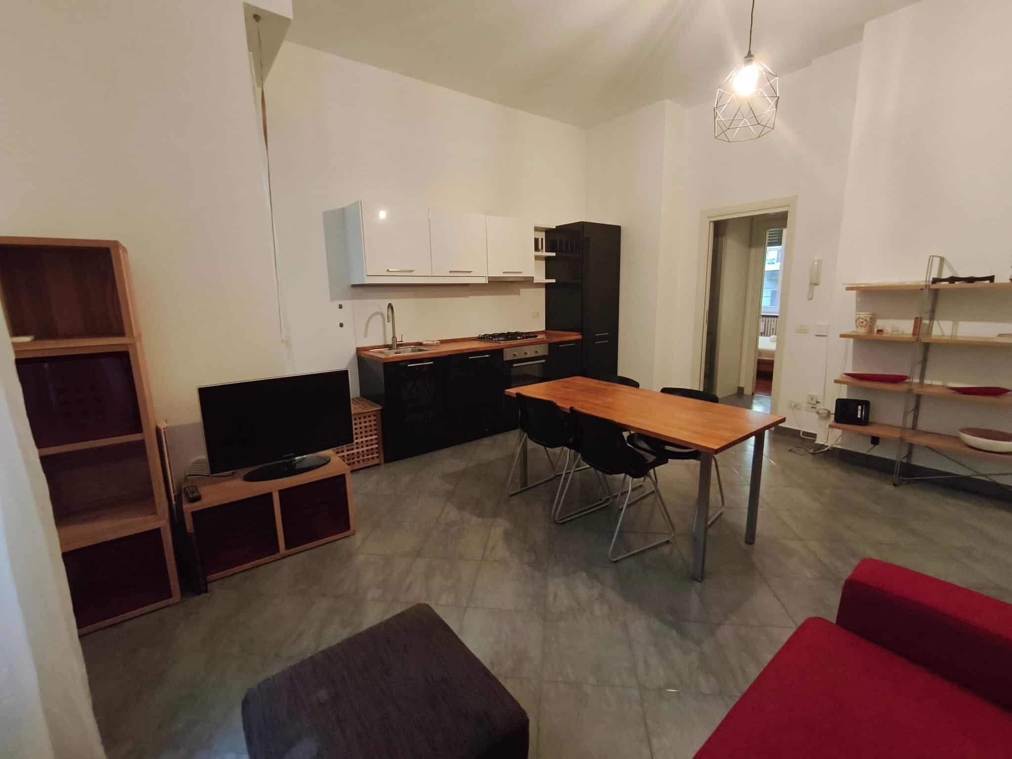 LUMINOSO ED AMPIO BILOCALE ZONA REPUBBLICA/P.TA VENEZIA