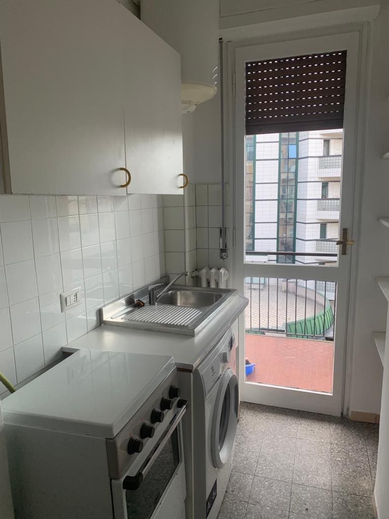 MONOLOCALE CON BALCONE ZONA ARGONNE/FORLANINI