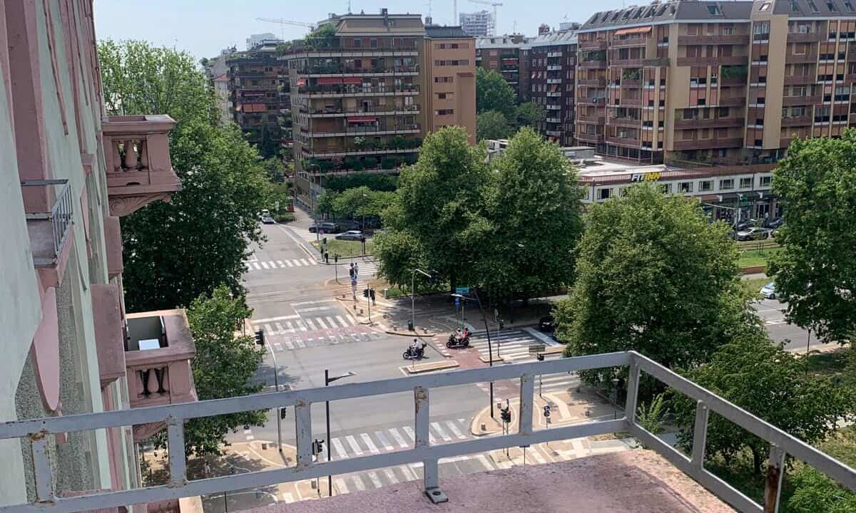 Balcone con vista su zona C. Sempione