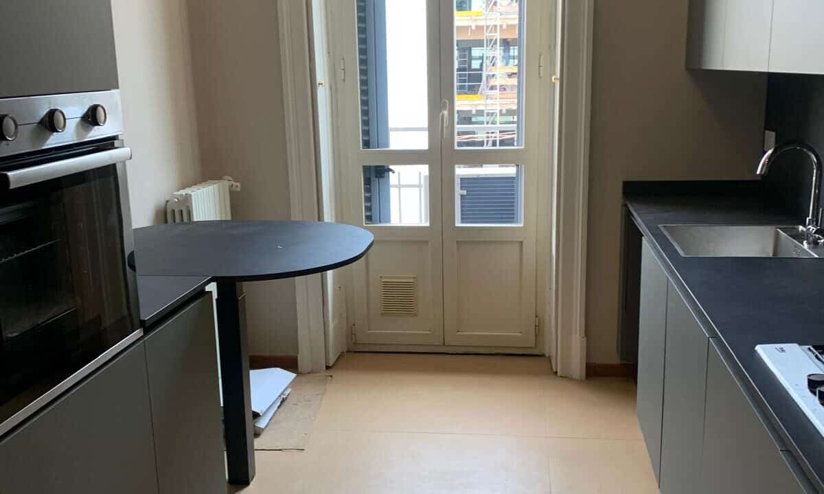 Cucina moderna ristrutturata a Milano
