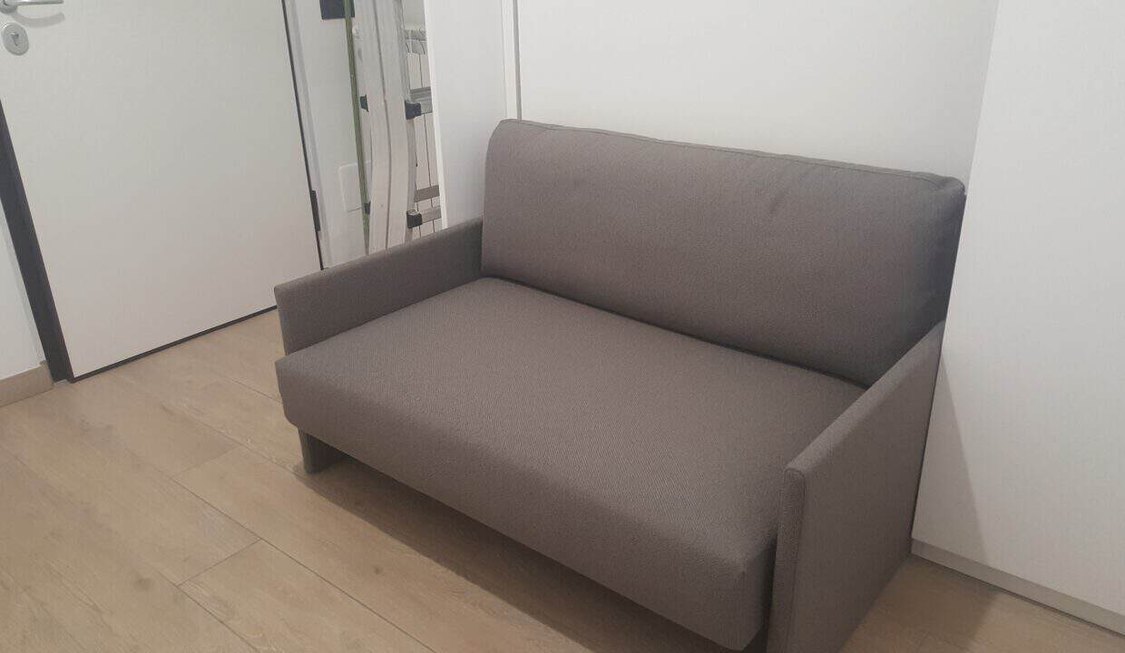 Divano in soggiorno ottimo monolocale